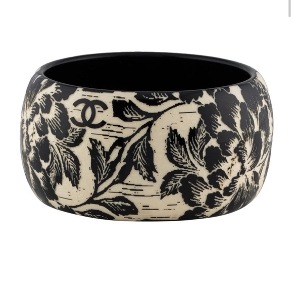 CHANEL Jewelry - Chanel Resin Carved CC Flowers Bracelet